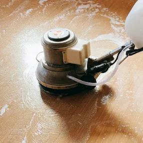 フロア洗浄の様子